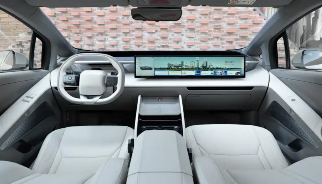 El interior del Hyundai Ioniq V incorpora una pantalla central 4K de 27 pulgadas con Snapdragon 8295 e inteligencia artificial.