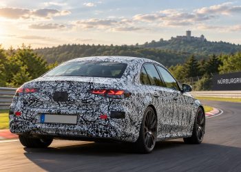 El Mercedes-AMG Clase E eléctrico ultima sus pruebas con más de 800 CV y un diseño cada vez menos camuflado.