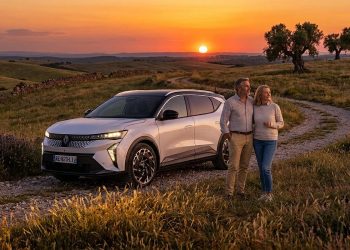 El Renault Scénic E-Tech 2027 estrena baterías de 67 y 89 kWh y alcanza hasta 642 km de autonomía. La versión LFP carga del 15 al 80% en 24 minutos.