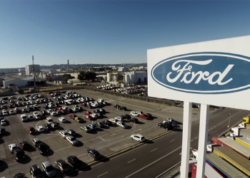 UGT tensa la cuerda en Ford Almussafes y plantea tres exigencias irrenunciables, ante la atenta mirada de Geely