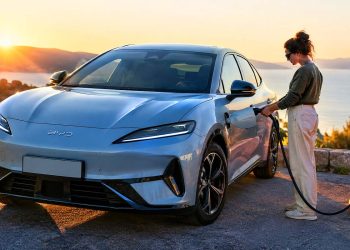 BYD prepara para 2027 su primer coche eléctrico con batería de estado sólido, capaz de alcanzar hasta 1.218 km de autonomía en pruebas.