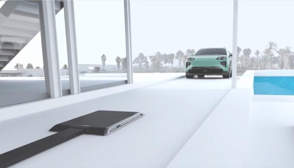La carga inalámbrica Porsche permite aparcar sobre una plataforma y comenzar la recarga sin conectar cables.