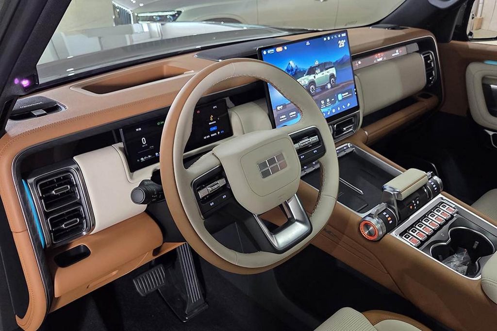 Interior del Geely Battleship 700