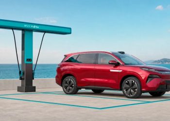 El BYD Atto 8 llegará a España en 2027 con siete plazas, hasta 653 km de autonomía, 764 CV y carga del 10 al 97% en nueve minutos.