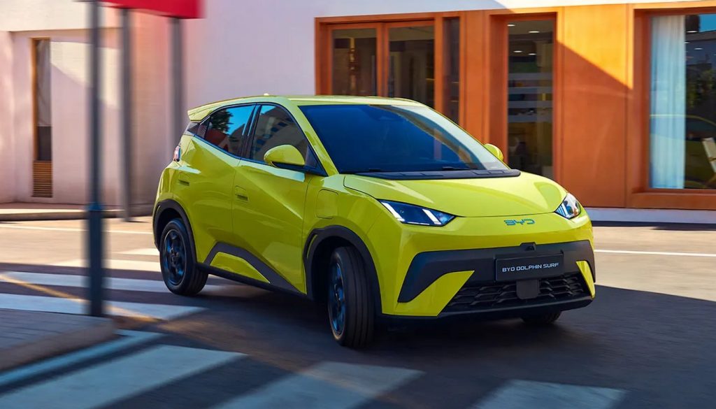 El BYD Dolphin Surf ofrece hasta 156 CV, 322 km de autonomía y una batería de 43,2 kWh.