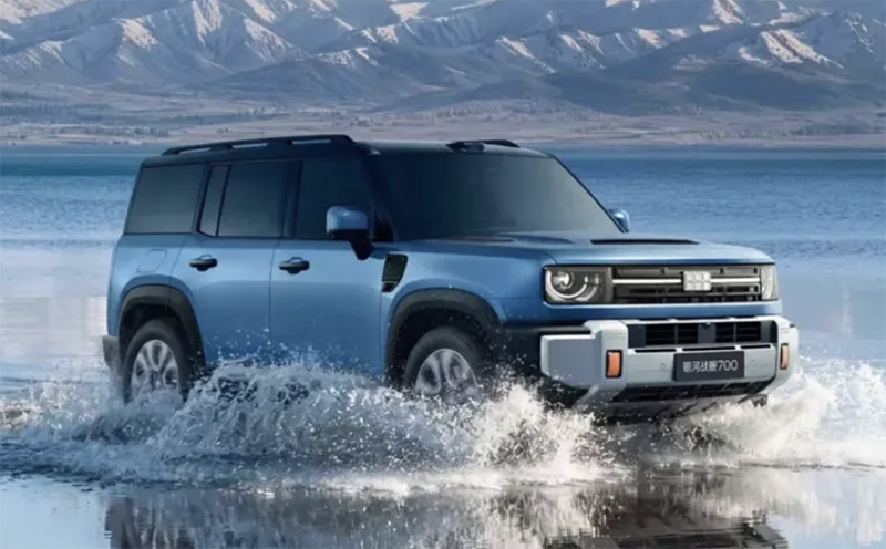 Geely Battleship 700 navegando