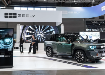 Geely Battleship 700 stand
