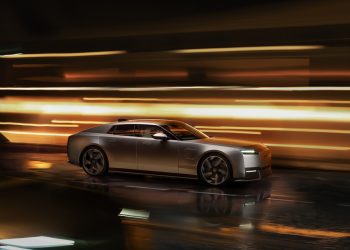 Jaguar Type 01 ofrece 1.030 CV, 720 km de autonomía y carga de 320 km en 13 minutos. El nuevo eléctrico de Jaguar llegará en 2027 con un precio desde 165.000 euros.