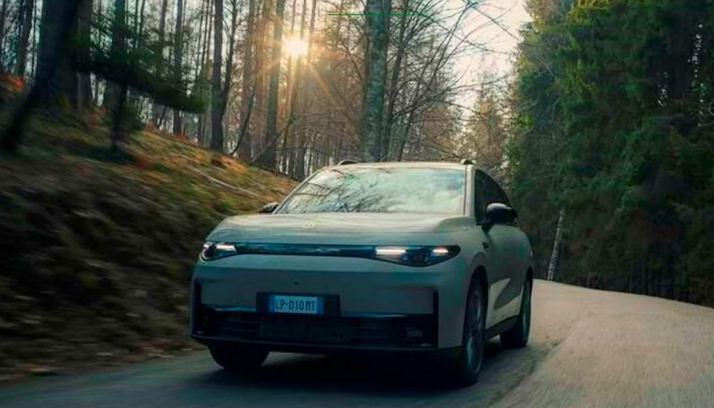 El SUV chino estrena mejoras en la carga, el equipamiento tecnológico y los sistemas de asistencia a la conducción.