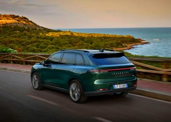 El Leapmotor C10 2027 alcanza los 571 CV en su versión eléctrica y anuncia 968 km de autonomía total en la variante híbrida REEV.