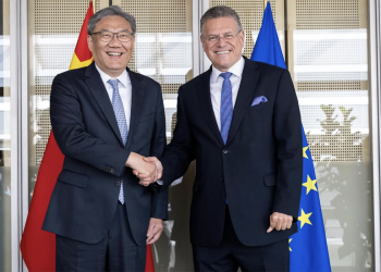 Maros Sefcovic y chino Renault, Stellantis y Volkswagen