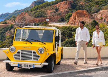 El MOKE eléctrico Mk2 estrena una batería con 170 km de autonomía, motor de 33 kW y recarga del 20 al 80% en dos horas.