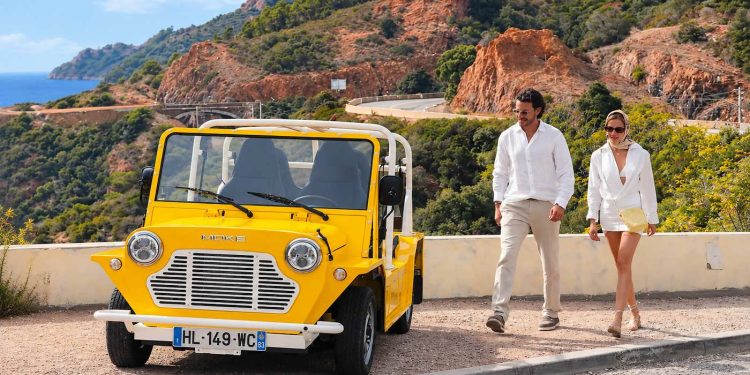 El MOKE eléctrico Mk2 estrena una batería con 170 km de autonomía, motor de 33 kW y recarga del 20 al 80% en dos horas.