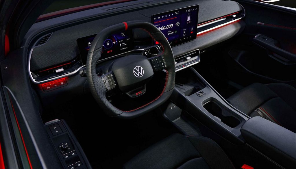El interior del Volkswagen ID. Polo GTI cuenta con instrumentación digital de 10,25 pulgadas, pantalla central de 12,9 pulgadas y asientos deportivos con costuras rojas.