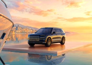 El Zeekr 9X llega a España con 897 CV, 179 km de autonomía eléctrica y carga de 330 kW.