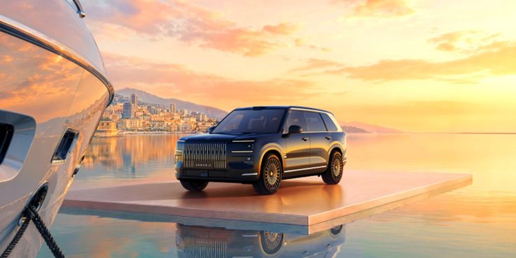 El Zeekr 9X llega a España con 897 CV, 179 km de autonomía eléctrica y carga de 330 kW.