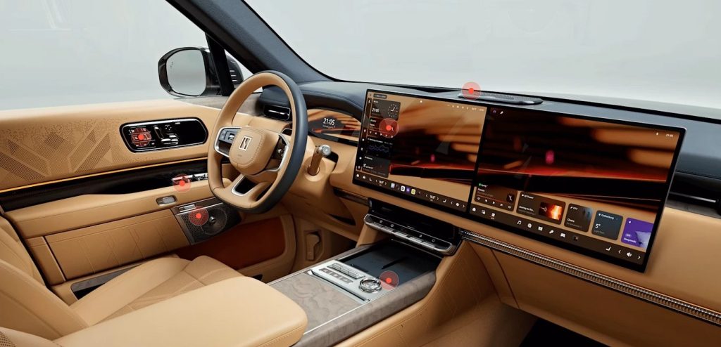 El interior del Zeekr 9X ofrece seis plazas, pantallas OLED, asientos con masaje y un sistema de sonido Naim de 32 altavoces.